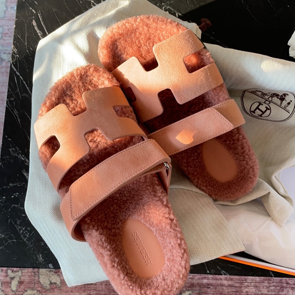 ‼️SOLD‼️ Hermès Shearling Chypre Sandal Rose Aube